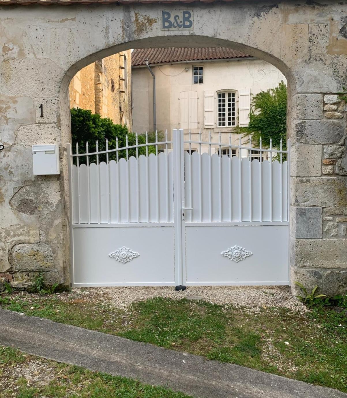 La Maison Du Pont La Rochebeaucourt-et-Argentine Kültér fotó